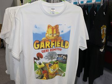 Дисплей белой футболки